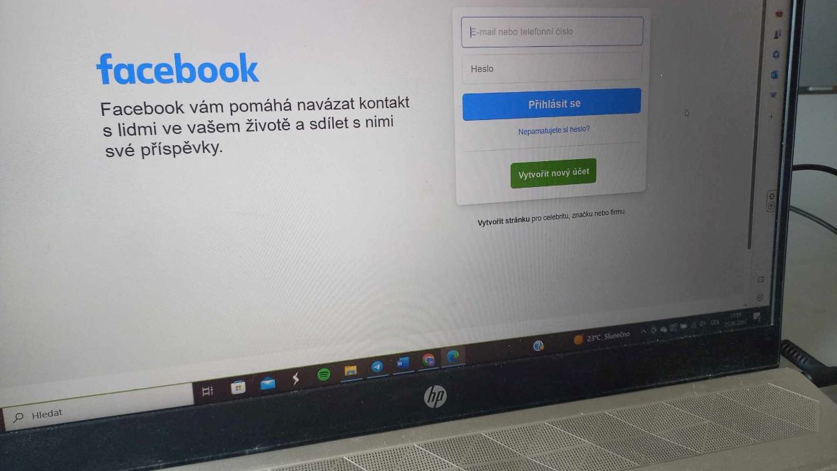Víme, kdo kontroluje váš Facebook. Dejte si pozor na to co sdílíte, může po vás klidně jít i Policie či ČOI