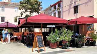 Nápis před oblíbenou restaurací vyvolal velkou debatu. To snad nemyslí vážně, píší někteří uživatelé na Facebooku