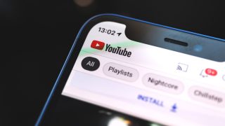 YouTube zadarmo? Zapomeňte. Buď zaplatíte poplatek, nebo se sledování videí promění v noční můru