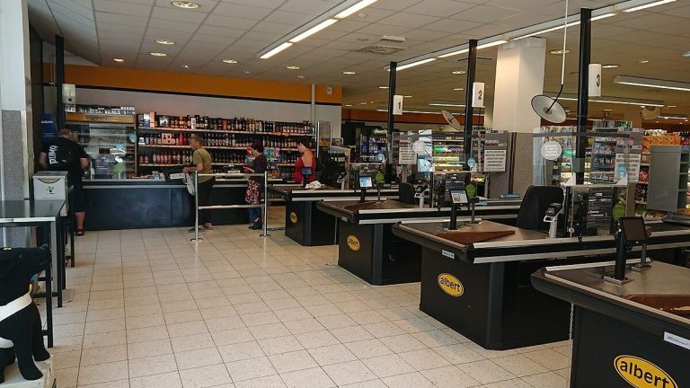 albert obchod supermarket nakup pokladna placeni