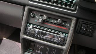 Víte, že musíte platit poplatek za rádio v autě? Vyhnout se tomu nejde. Neuděláte to jednou a už vám hrozí pokuta
