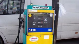 Zjistilo se, jak nás ještě v roce 2023 stihnou pumpaři oškubat. Tyhle ceny budeme doopravdy na benzínkách platit. Nehoráznost