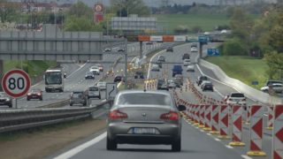 Dálniční známky si nikdo nebude moct dovolit. Ministr se ale prořekl, jak se dá ušetřit