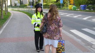 Zkontrolujte si své doklady. Kdo je nemá v pořádku, na toho si policie počíhá. Ve hře je pokuta 15 000 Kč