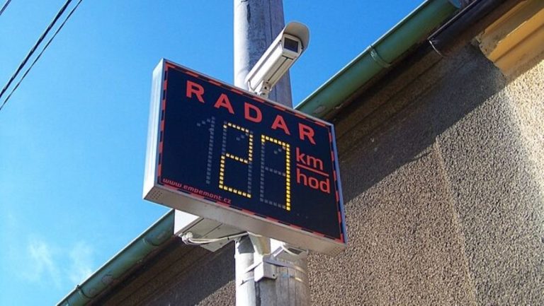 Nelítostný radar nedá řidičům spát: Pokud pojedete na padesátce 53km/h, bez diskuze dostanete pokutu 1 radar rychlost mereni