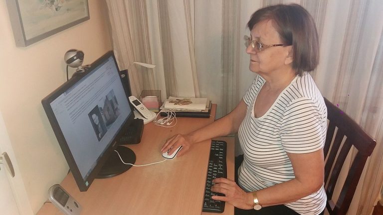 Kdo se přihlásí na jedné z těchto internetových stránek, přijde nenávratně o peníze. Týká se to hlavně českých seniorů 1 senior duchodce prace pocitac edited
