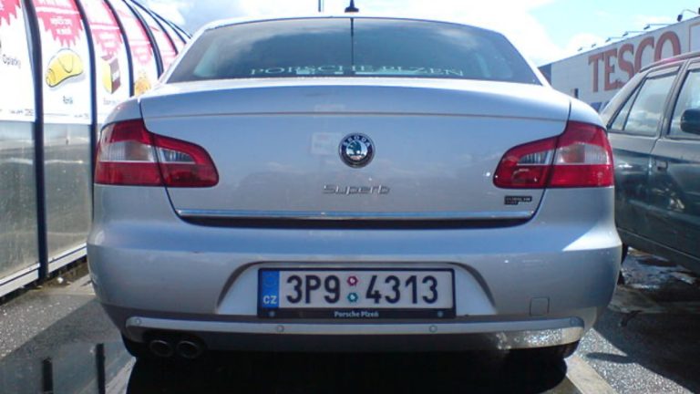 skoda superb parkovani