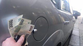 Jak ušetřit 500 Kč na jediném tankování nádrže? Stačí dodržet jednoduché principy a nemusíte platit nic navíc