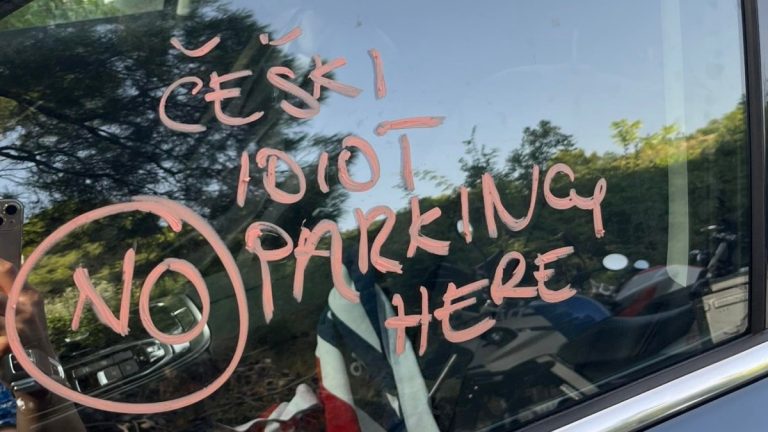 vzkaz auto parkovani chorvatsko