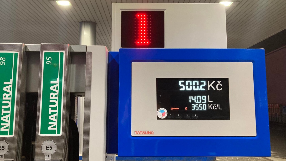 Ceny benzinu a nafty: Nyní klesají, brzy ale razantně zdraží. Důvodem jsou emisní povolenky