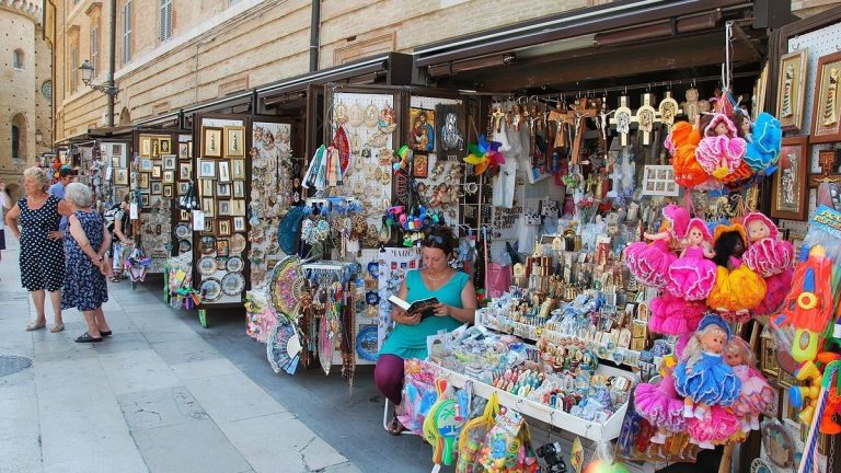 dovolena suvenyr obchod ulice