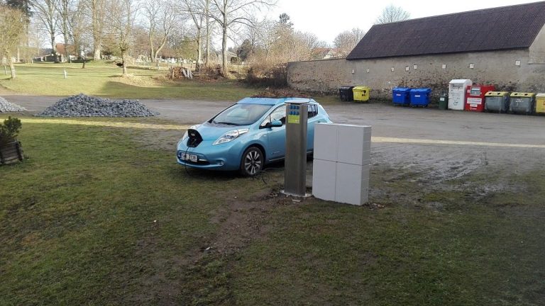 elektro auto elektromobil alektroauto nabijeni nabijecka
