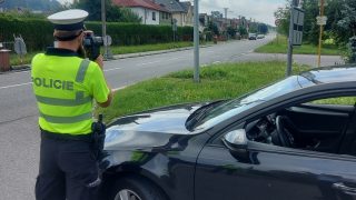 Překročíte v autě rychlost o 1km/h a záhy přijde pokuta. Nový bodový systém má za úkol jediné – vydolovat z lidí co nejvíc peněz