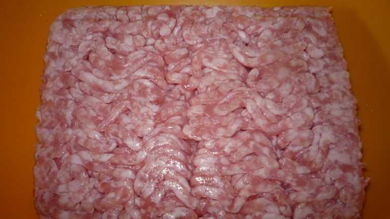 Kupujete si maso v Bille? Zjistilo se, jak nás na něm sprostě okrádají. Tohle jsme radši ani nechtěli vědět 1 mlete maso studene