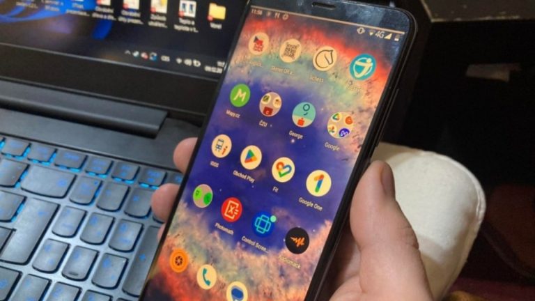 mobil aplikace telefon
