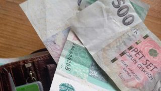 Lidé starší 18 let mají od státu nárok až na 25 000 Kč, stačí dodat dva dokumenty
