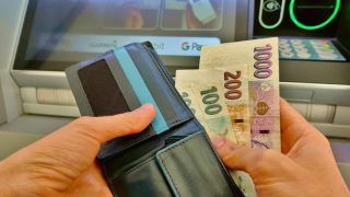 Známá česká banka bude v létě 2024 lidem rozdávat peníze. Dá je ale jen těm, kteří se o ně přihlásí