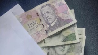 Pozor: Všichni čeští řidiči musí v roce 2024 povinně odevzdat poplatek 4896 Kč. Kdo nezaplatí, ten nemůže s autem na silnici