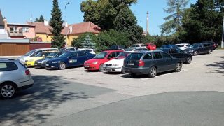 Plánovaná změna přichází: Auta budou jenom pro bohaté. Ostatním lidem nezbude nic jiného, než cestovat v přeplněných autobusech