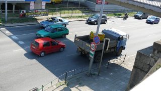 Stát lidem zakáže 1 den v týdnu jezdit autem: Řidiči jsou z nového nápadu vytočeni do běla