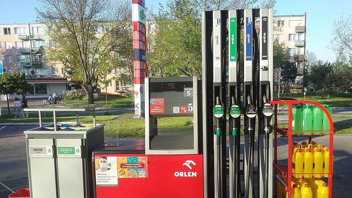 Evropská unie nám opět zvýší cenu benzínu. Raději se připravte, všichni teď budeme platit jak mourovatí