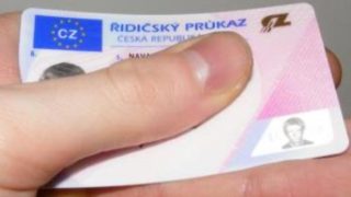 Změny pro majitele řidičských průkazů 2024: Policie důrazně varuje, spoustě Čechů nově hrozí zákaz řízení