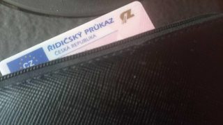Rozhodlo se: Až 400 000 Čechů letos přijde o řidičský průkaz. Raději si ověřte, zda nemusíte žádat o nový i vy