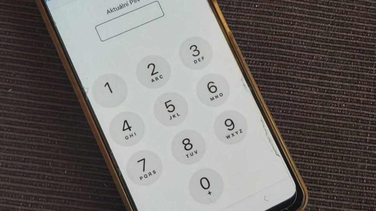 Využíváte na telefonu PIN kód? Pokud bude špatný, skončíte bez peněz. Jednoduše vám vybílí bankovní účet