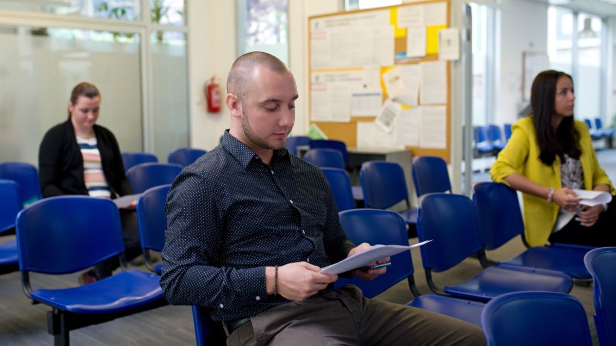 V Česku končí zavedená firma. Zaměstnanci poletí na dlažbu, neudělají s tím nic. Dotkne se vyhazov z práce i vás?