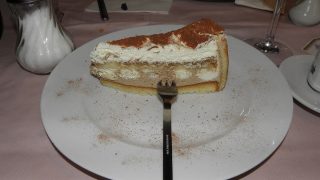 Chodíte do cukrárny? Dobře si to rozmyslete. Rozhodly se nás totiž pořádně vyždímat, 220 korun za jediný zákusek