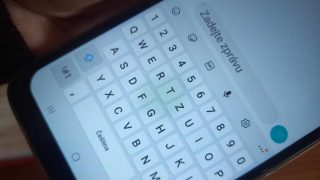 Přišla vám na telefon tato SMS zpráva? Můžete kvůli tomu mít vybílený celý bankovní účet. Ani to nebudete vědět