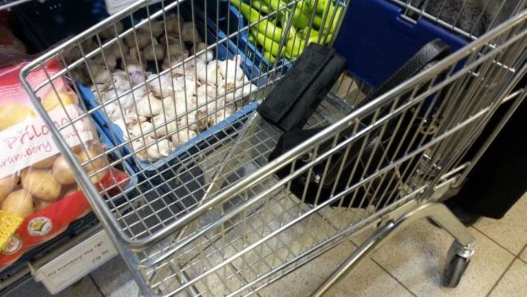 Nový obchodní řetězec v ČR nabízí brutálně levné potraviny: Češi si ho hned zamilovali, Kaufland a Lidl to můžou rovnou zabalit 1 nakupni kosik nakup supermsrket obchod
