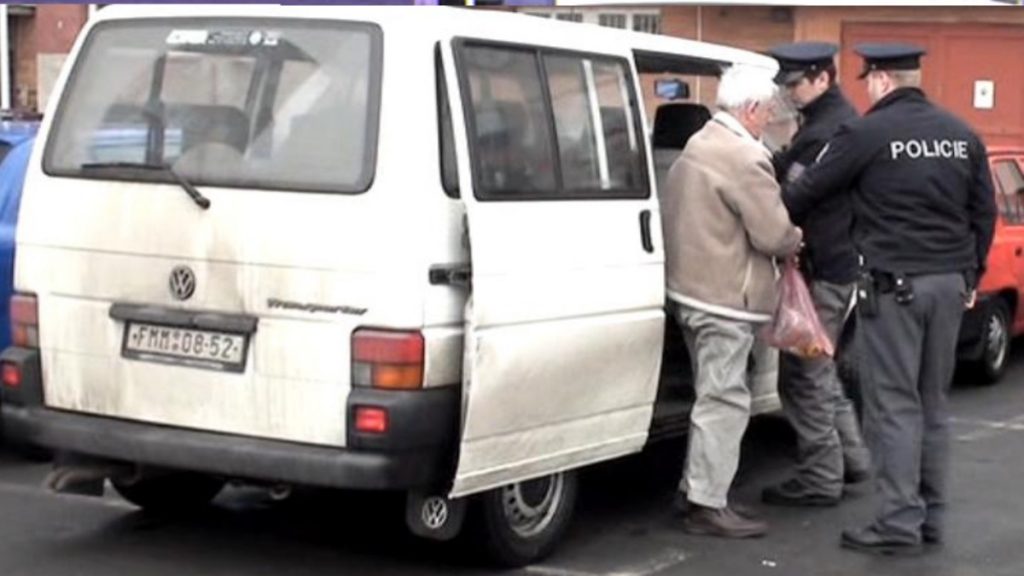 senior duchodce policie auto