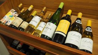Máte doma tuto láhev alkoholu? Tváří se nenápadně, ale v žádném případě ji nepijte. Má hodnotu přes 60 000 000 Kč