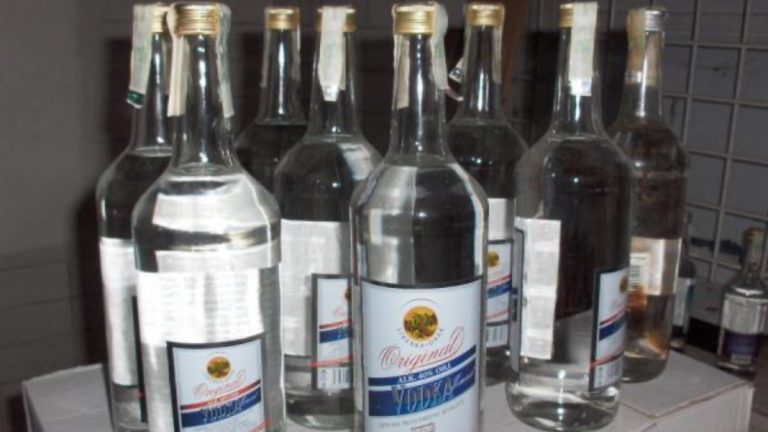 Pozor: Máte doma tento typ alkoholu? Od úřadů vám za to hrozí pokuta 5 000 000 Kč 1 alkohol zachyt szpi nelegalni