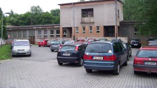 Řidiči, kteří mají auto starší 8 let musí státu každý měsíc odvádět poplatek 10 000 Kč
