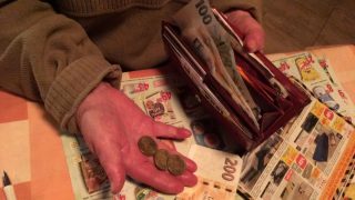 Čeká Čechy důchod o několik let dříve a 13. penze? Možná ano, má to však jeden háček