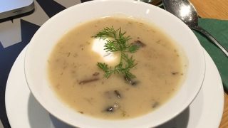 Polévku dostanete za 10 Kč, hlavní jídlo za 50. Honem se do těchto levných restaurací běžte najíst, než se o nich dozví ostatní