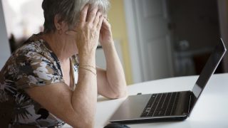 Nechutný podvod v Česku: Žena uvěřila lákavé nabídce, místo výnosu ji čekala ztráta 3,2 milionu korun