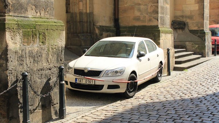 Tito lidé dostanou od státu 300 000 Kč na nákup nového auta. Víme, kdo bude mít od 1.1.2024 na peníze nárok 1 auto