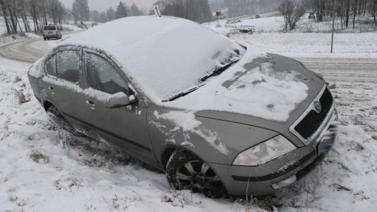 auto snih nehoda