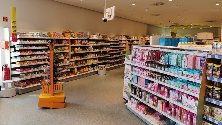 Právě se děje: Krachuje nejoblíbenější značka kosmetiky. Hlavně české ženy její produkty milují 1 drogerie dm regaly obchod kosmetika