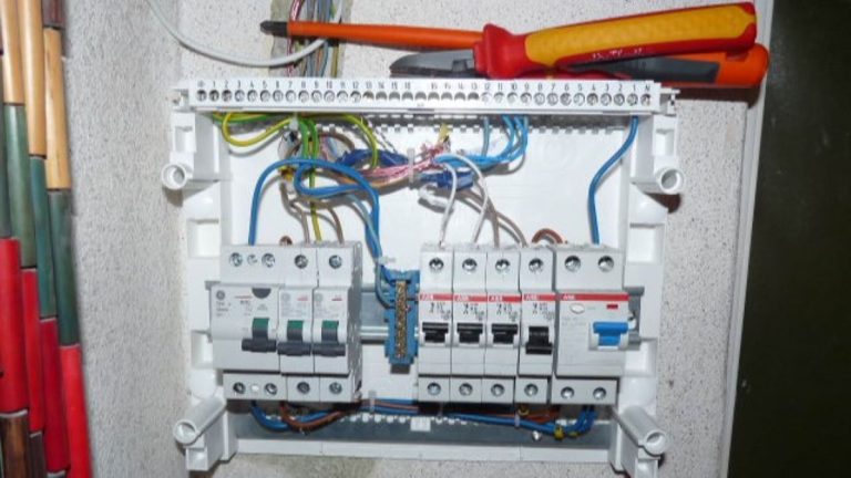 Víme, kolik budeme platit za elektřinu v roce 2024. Chcete to vědět? Je to horší, než si myslíte 1 elektrina pojistky