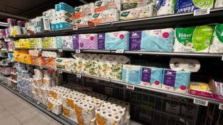 V obchodech se začaly objevovat produkty vzhůru nohama. Věřte či ne, jedná se o důležitou zprávu pro zákazníky