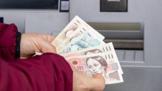Co se stane, když zadáte PIN do bankomatu pozpátku? Raději to nedělejte, koledujete si o problém