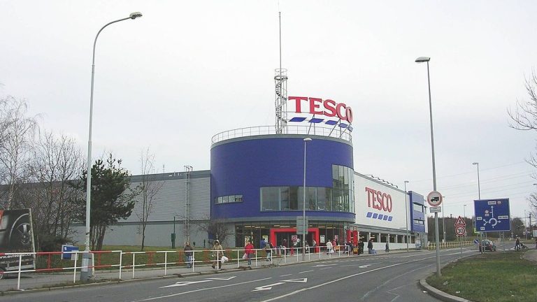 Oblíbená pochoutka z Tesca je skrz na skrz prolezlá červy. Na pohled si toho nevšimnete, pravdu zjistíte až doma 1 tesco