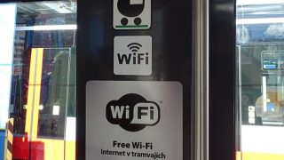 Pozor na některé z veřejných Wi-Fi. Mohou být placené, za napojení se vám z účtu začnou strhávat peníze