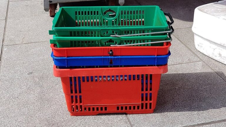 Nastal konec nákupních košíků v obchodech. Češi absolutně nechápou. Neví, kam si mají dát svůj nákup 1 nakupni kos kosik