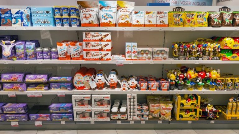 Cukrovinky v českých obchodech zdražují. Podle odborníků se bude cena i nadále zvyšovat 1 obchod cukrovinky cokolady sladkosti
