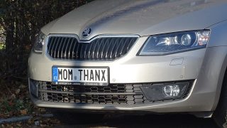 Škoda se rozchází s koncernem VW a vydává se vlastní cestou. Češi jásají, klasická auta se spalovacími motory jen tak nevymizí